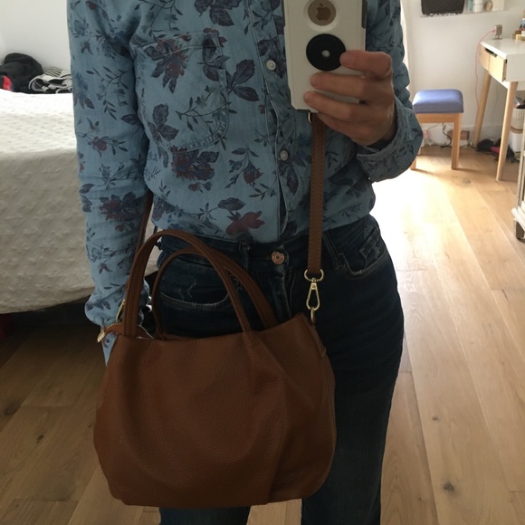 Crossbody bags, leather, sm/medium size priced individually questions?Please ask - Picture 6 of 12